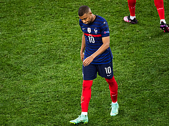 'Mbappe's lonely walk illustra...